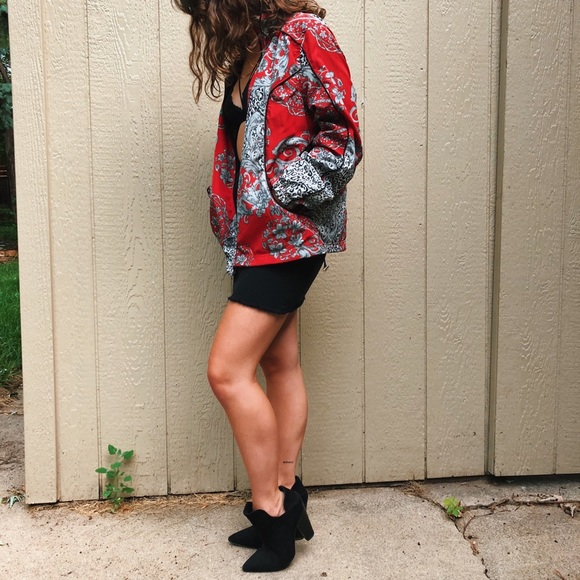 Red patterned light jacket - Picture 2 of 4